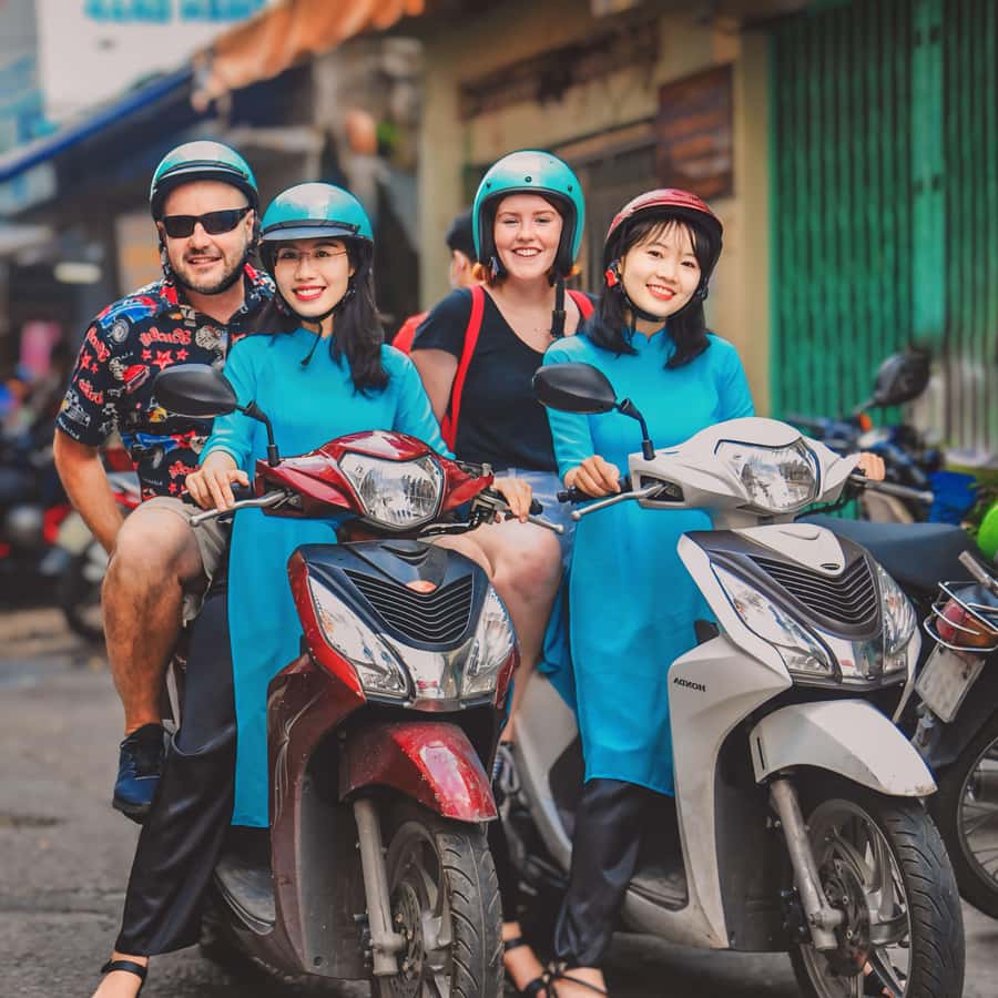 Saigon: Michelin Guide Food Tour with Ao Dai Female Riders - Stop 3: Bò Lá Lốt – Cô Liêng Betel-Leaf Grilled Beef