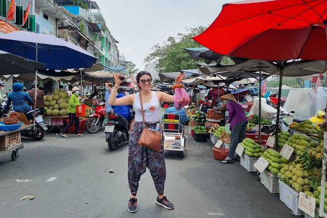 Saigon Private/Small Group Walking Food Tour with 13 Tastings - Stop 1 in the Old Apartment Area: Noodle Soup and Cold Drinks