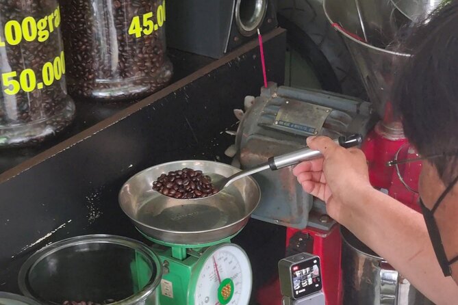 Saigon Private/Small Group Walking Food Tour with 13 Tastings - Guides, Group Size, and How the Tour Feels in Real Life