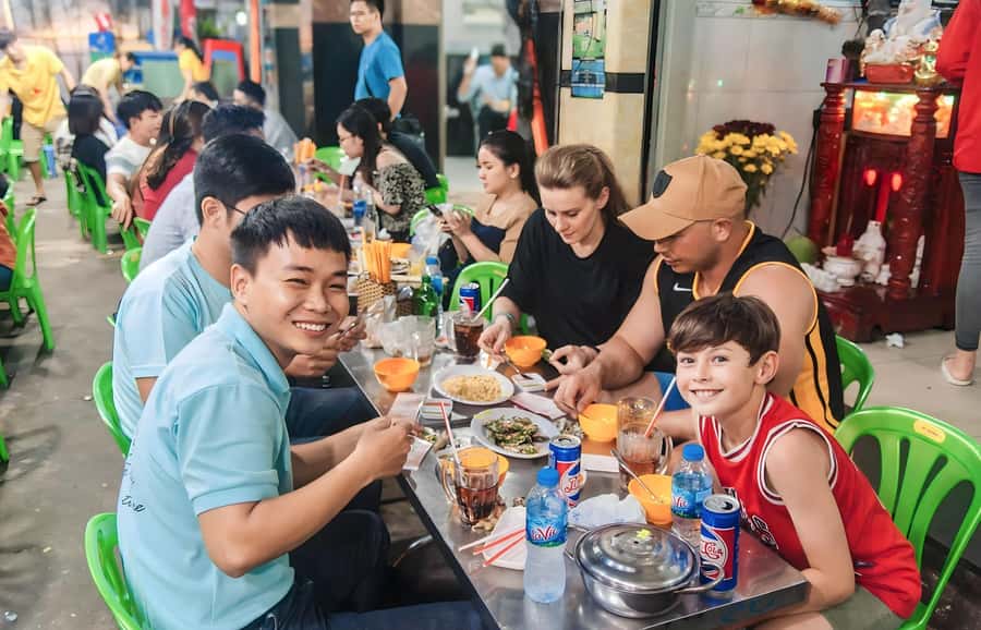 Saigon: Street Food Tasting & Sightseeing Tour by Motorbike - Vegetarian, Vegan, and Food Restrictions: What You Can Expect