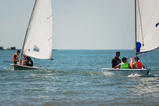 Sailing lessons - What you actually do on the boat (and what they’re training)