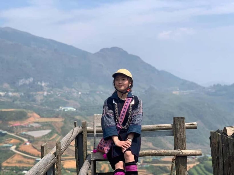 SAPA: 1-DAY TREKKING TOUR WITH LOCALS, LUNCH & RICE FIELDS - Lao Chai lunch by the Muong Hoa stream: stilt house comfort