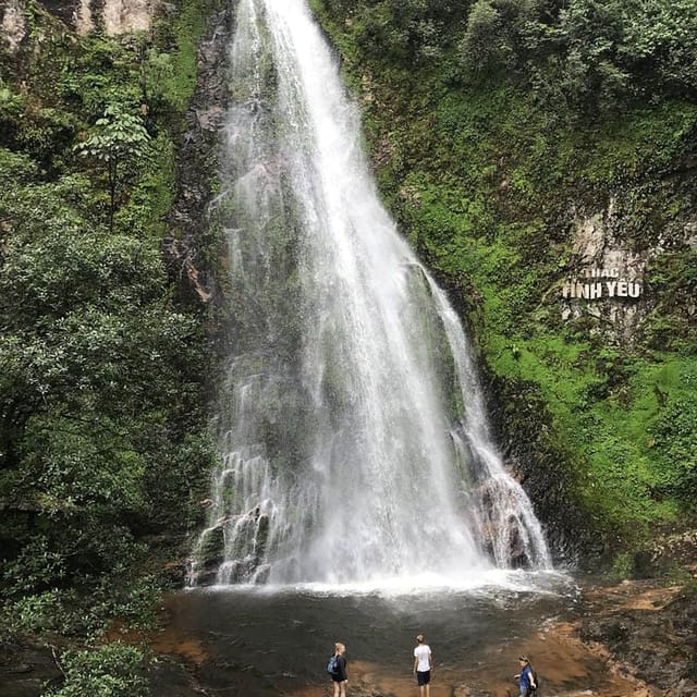 SaPa: 2-Day Villages,Rice Fields, Love Waterfall Hiking Tour - Evening in the traditional wooden homestay: dinner, village time, and Red Dzao herbal bath
