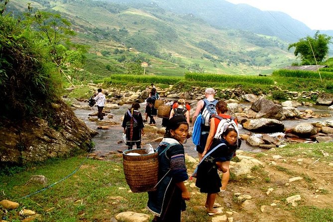 Sapa 2 Days 1 Night Bac Ha Market Tour (Overnight In Hotel) - Bac Ha market in the morning: a weekly rhythm you can feel