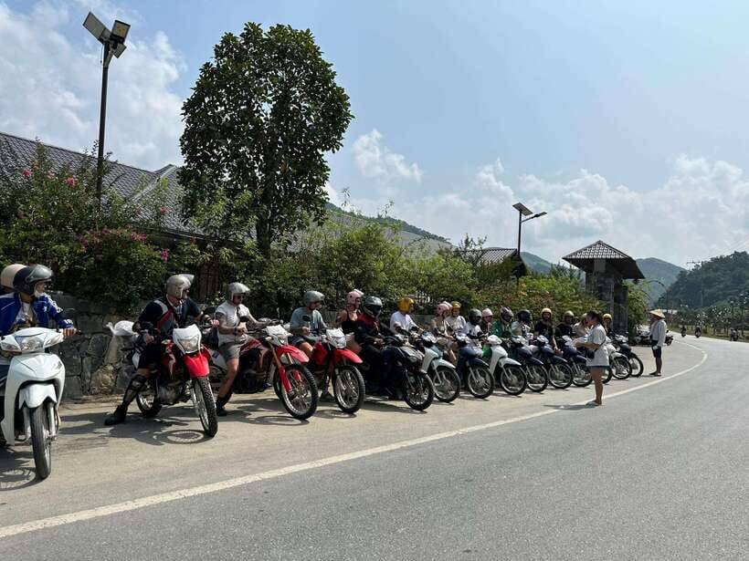 Sapa: 3-Day Ha Giang Loop Motorbike Tour - Day 2: Dong Van market, the Cliff of Death, and the long climb to Ma Pi Leng
