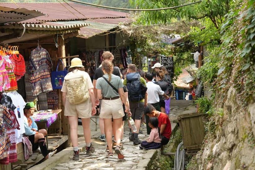 Sapa 3-Day Trekking Adventure from Hanoi - Day 2: The 9km Muong Hoa Trek to Ta Van (Rice Terraces + Stream Walking)