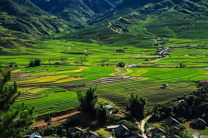 Sapa 3 Days 2 Nights Trekking Tour From Hanoi (2 Nights in Hotel) - Hanoi to Sapa: your first views start on the bus