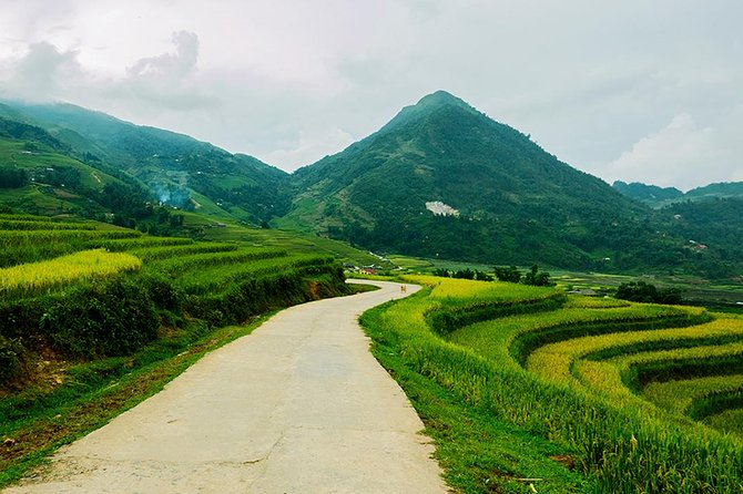 Sapa Easy Trekking Tour 1 Day - Rice Paddies and Cultures - Ta Phin cave: a recognized Sapa stop you can fit into a half-day trek