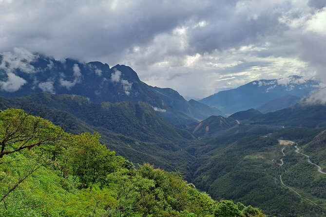Sapa Love Silver Waterfall, Lonely Tree in Heaven Gate,San Sa Ho - Weather reality: fog, rain, and where to get traction