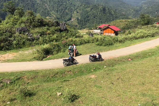 Sapa Love Silver Waterfall, Lonely Tree in Heaven Gate,San Sa Ho - Stop 4: San Sa Ho trek—rice, corn, tea hills, and a picnic lunch