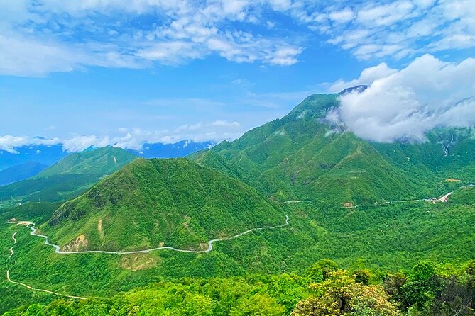 Sapa Private Car Tour to Silver & Love Waterfalls and Lonely Tree - Stop 4: O Quy Ho Glass Bridge (Optional, High-Impact)