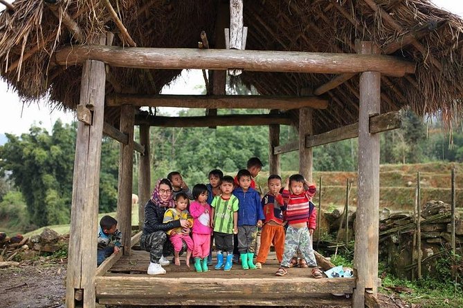 Sapa Private Trekking Through Rice Terraced Fields - 1Day - Stop 3: Ta Van and the Giay minority encounter