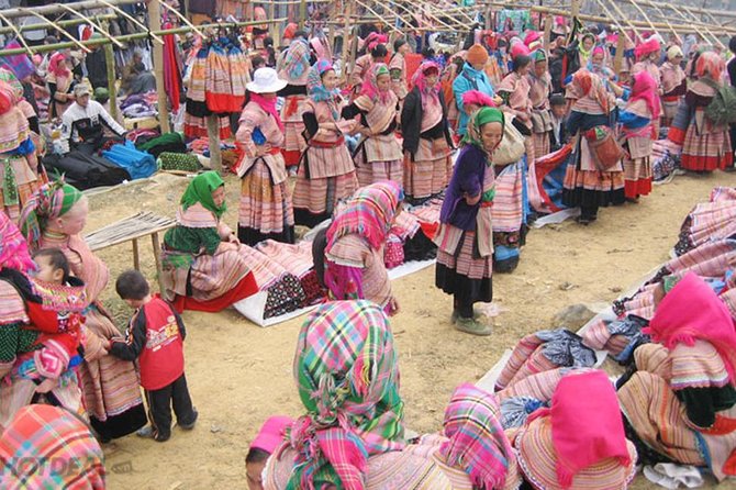 Sapa Trek Tours -2D1N Stay At 3*** -TRANSFER BY SLEEPING BUS - Sa Pa town hotel and included meals: why the overnight matters