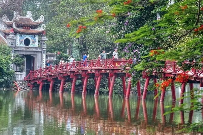 Shore Excursion: Full-day Hanoi City Tour from Halong Port - Tran Quoc Pagoda on West Lake: peaceful contrast