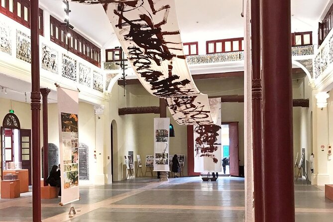 Small Group Half-day Hanoi City Tour with Train Street Visit (4h) - Hoa Lo Prison: history that hits harder than the photo