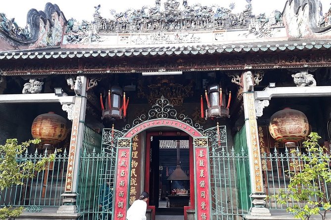Small-group Saigon City Tour: 3-Hour Cyclo Ride to Hidden Stories - Stop 3: Binh Tay Market for Real Wholesale Shopping
