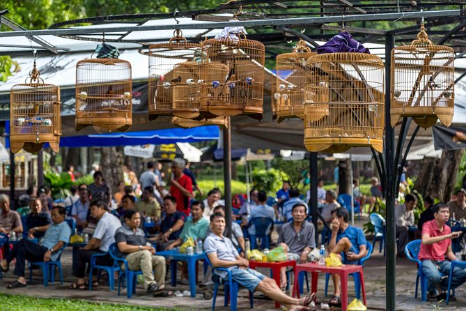 Small group Saigon Inside Out by Motorbike for 3 Hours - The orientation stop in a busy tourist market