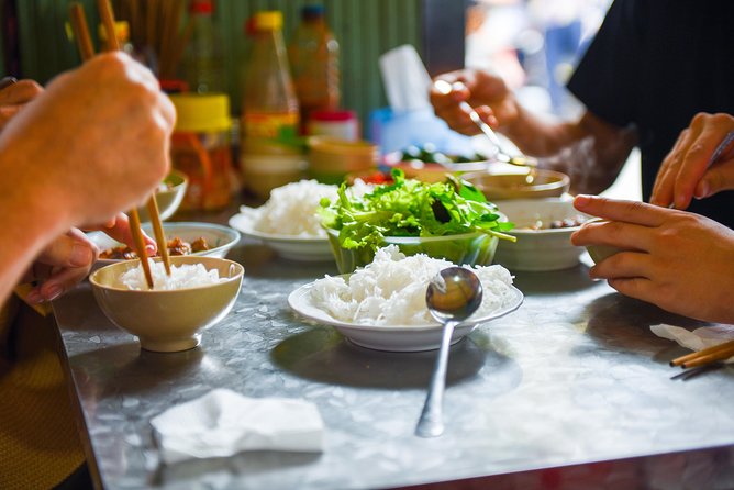 Small-Group Street Food Cyclo Tour of Hanoi Old Quarter - How the cyclo ride fits in: 30 minutes of classic Hanoi chaos