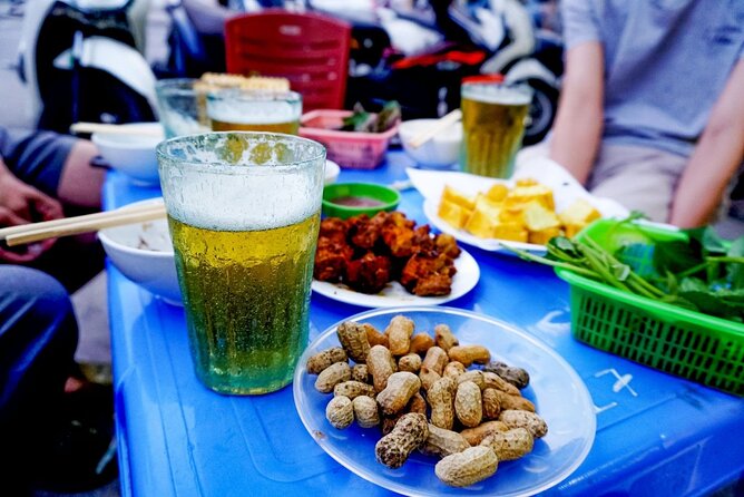 Street Food by Walking Tour for 3 hours in Hanoi, Vietnam - Old Quarter at 6pm: pacing a three-hour street-food circuit