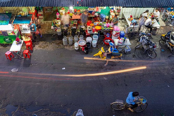 Sundown in the Colony Photo Tour - Stop 1: Nguyen Thien Thuat apartment buildings and stairwell photography