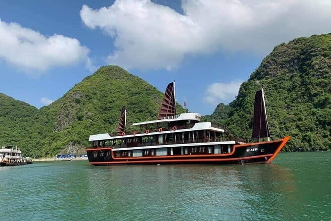 Sunset Tour in Lan Ha Bay | 4-star Daiichi Cruise - Stop 2: Past limestone karsts toward Monkey Island, with tea and fruit