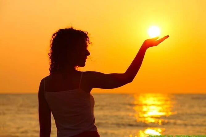 Sunset Tour in Lan Ha Bay | 4-star Daiichi Cruise - Getting from Cat Ba town to Cai Beo Wharf: pickup works, but stay alert