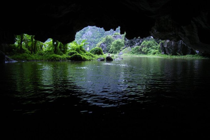 Tam Coc Ninh Binh - Hoa Lu - Deluxe Daily group Tour - Hoa Lu Temples of the Dinh & Le Dynasties: culture stop that’s actually worth your time