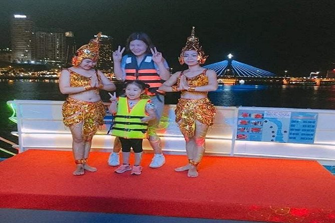 Tasty Dinner Han River Dragon Cruise by Yatch & Tradictional Show - Boarding at Du thuyền Danang Dragon Cruise: timing and what to expect