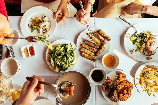 The 10 Tastings of Hanoi With Locals: Private Street Food Tour - Stop 2: Chua Ba Da temple break and sacred context