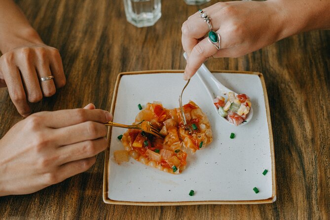 The 10 Tastings of Hoi An: Private Street Food Tour - Cao Lau twice: how to spot what makes a Hoi An signature