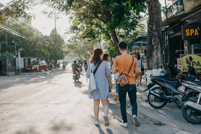 The 10 Tastings of Hoi An: Private Street Food Tour - Ancient wells and a Vietnam-war connection: finishing with Ba Van chicken rice