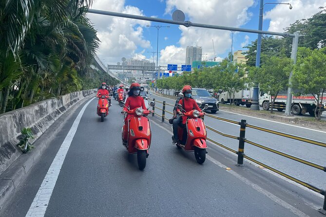 The insider's Hanoi + Train Street 4,5 Hours Female Ao Dai Riders - Pickup to Old Quarter: The Best Way to Get Your Bearings