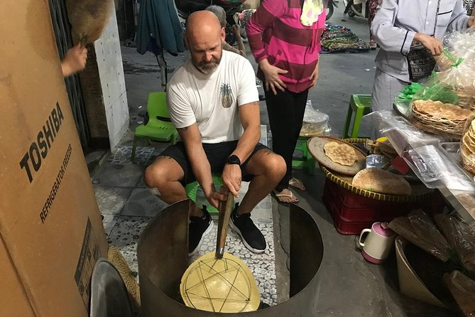 The Unique Ao Dai Street Food Tour By Scooter - Stop 3: Nguyen Thien Thuat Apartment Buildings and bun bo Hue