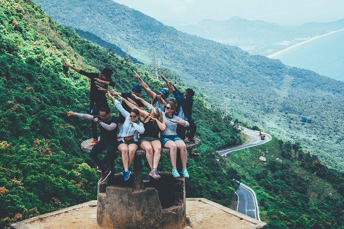 Top Gear Hai Van Pass Hue to Hoi An or Da Nang - Lang Co Beach lunch: a scenic pause that breaks the driving rhythm