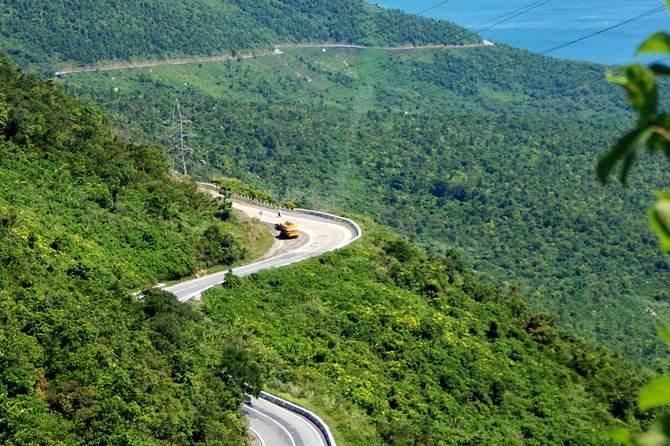 Top Gear Hai Van Pass Hue to Hoi An or Da Nang - Hai Van Pass: viewpoint time with Hue-to-Da Nang perspective