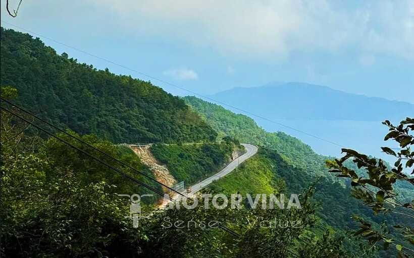 Top Gear Hai Van Pass Motorbike Adventure - by Motorvina - Lang Co Bay lunch by the lagoon: where the day turns tasty