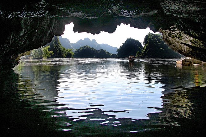 Trang An Boat Ride and Hoa Lu Temples - Tràng An Boat Ride and Hoa Lu Temples: a calm day trip with a plan