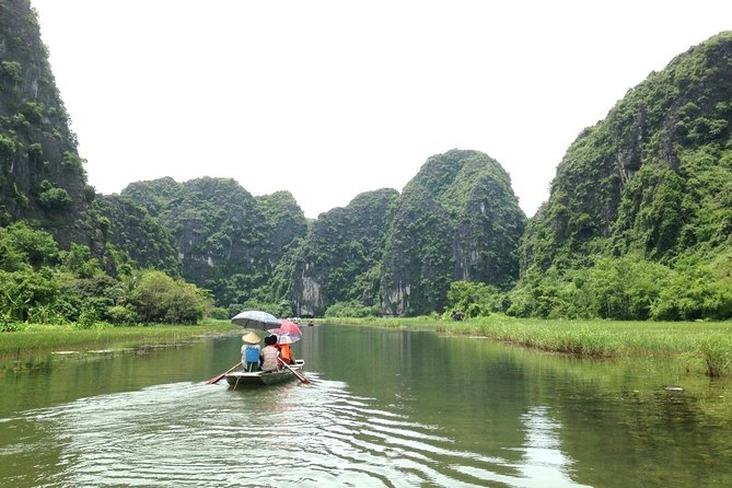 Trang An Boat Ride and Hoa Lu Temples - Group size and the private tour advantage