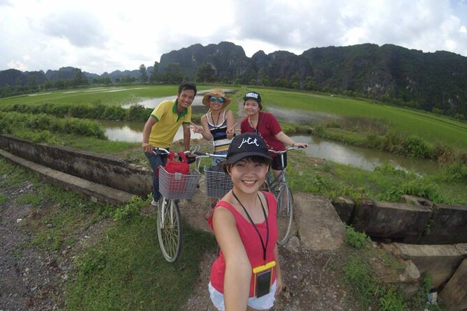 Trang An Cave Boat Trip - Hoa Lu Temple Full Day Tour - Hoa Lu temples: Dinh King and Le King at Vietnam’s first capital
