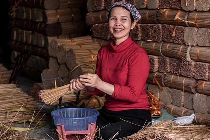 Ultimate Quang Phu Cau Photo Experience - The Workshop Atmosphere: Authentic Families, Not Just Photo Ops
