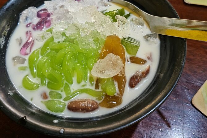 Unique Taste of Saigon Street Food Tour - Stop 1: Rice-Paper Salad, Betel Leaf Beef, and Regional Noodle Soups