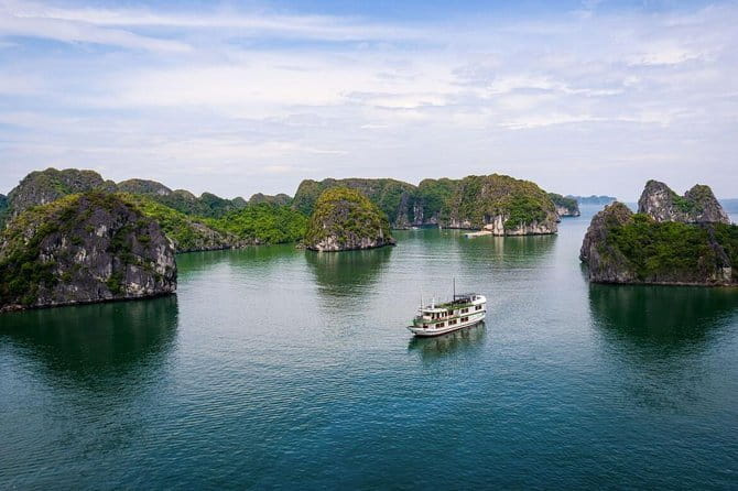 Venezia Cruise: 2 Days/1 Night Tour with Halong & Lan Ha Bay - How Getting Out of Hanoi Sets the Tone