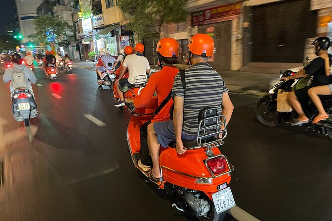 Vespa Female Ao Dai riders Night Street Food + See Train Street - Hồ Trúc Bạch and Ngu Xa: the pho variety stretch