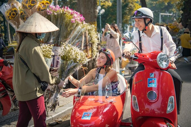 Vespa Sidecar Sightseeing and Cuisine Tour in Hanoi - Duờng Tau Market and the Train Street Photo Moment