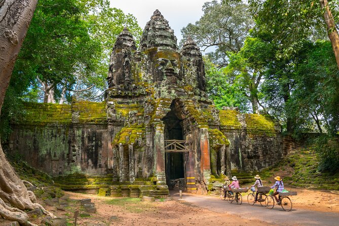 Vietnam And Cambodia At Glance in 9 Days - Ho Chi Minh City starts you right: airport pickup and the Independence Palace day