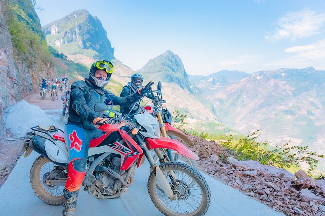 Vietnam Motorbike Tour to Ha Giang, Sapa, Mu Cang Chai - 8 Days - Phù Yên district: tea-growing roads, a high pass hike, and the sea of rice feeling