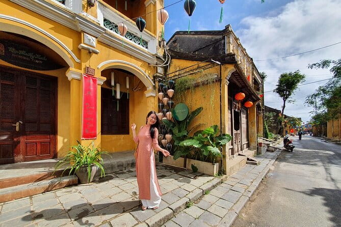 Village Adventure Private Tour by Electric Car - Khu Dệt Chiếu Kim Bồng mat weaving: natural dyes and careful hands