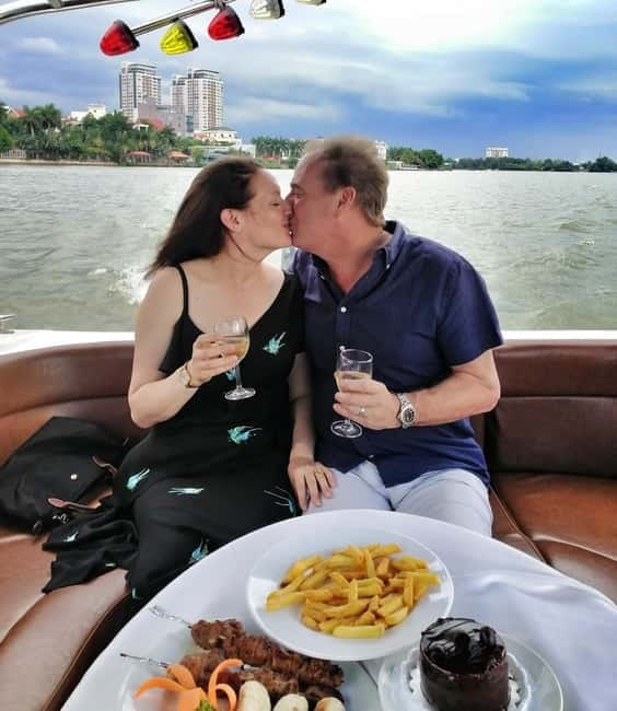 VIP Tour Enjoy Romantic Sunset by Speed Boat Free Cocktail - The riverside villas stop around 6:00 pm