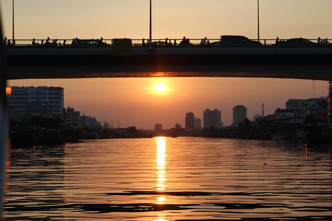 VIP Tour in Saigon: Romantic Sunset Cocktail by SpeedBoat - Comfort and safety details that matter on a speedboat