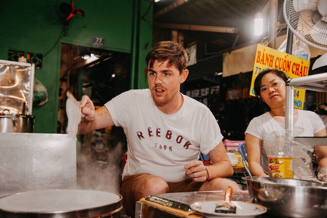 Walking Street Food Evening Safari with 20 tastings - Stop 3: Nguyen Thien Thuat Apartment Buildings in District 3